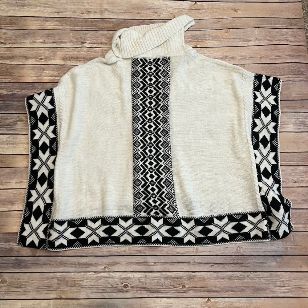 NEW Black Rivet Women's Poncho/Cape - Black & White